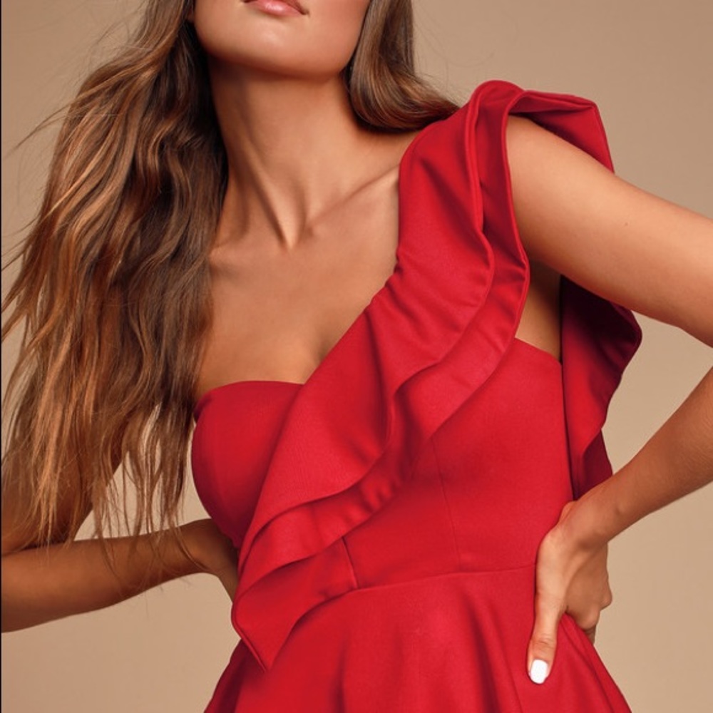 Single shoulder ruffle blouse.